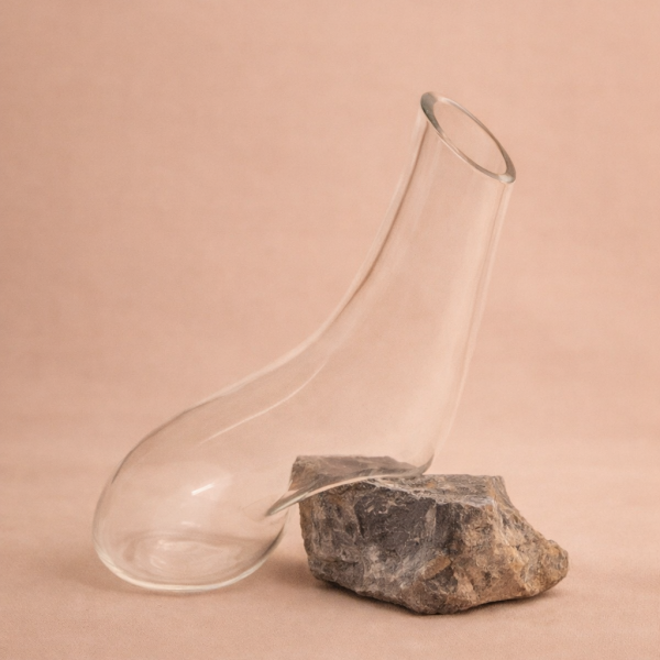Vaso Inclinato - Vidro soprado em pedra natural